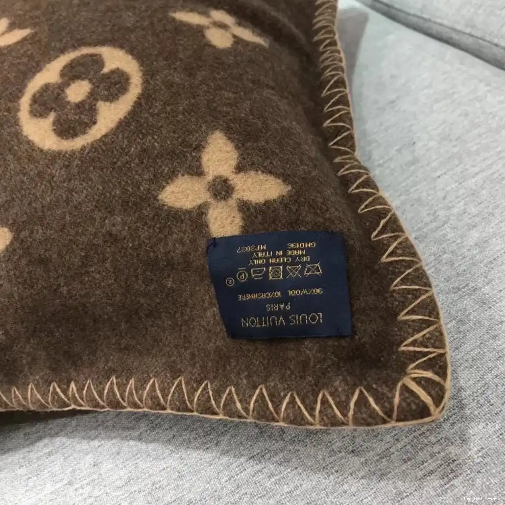 CUSTOM PILLOW LV LETTERS THROW WOOL 0607